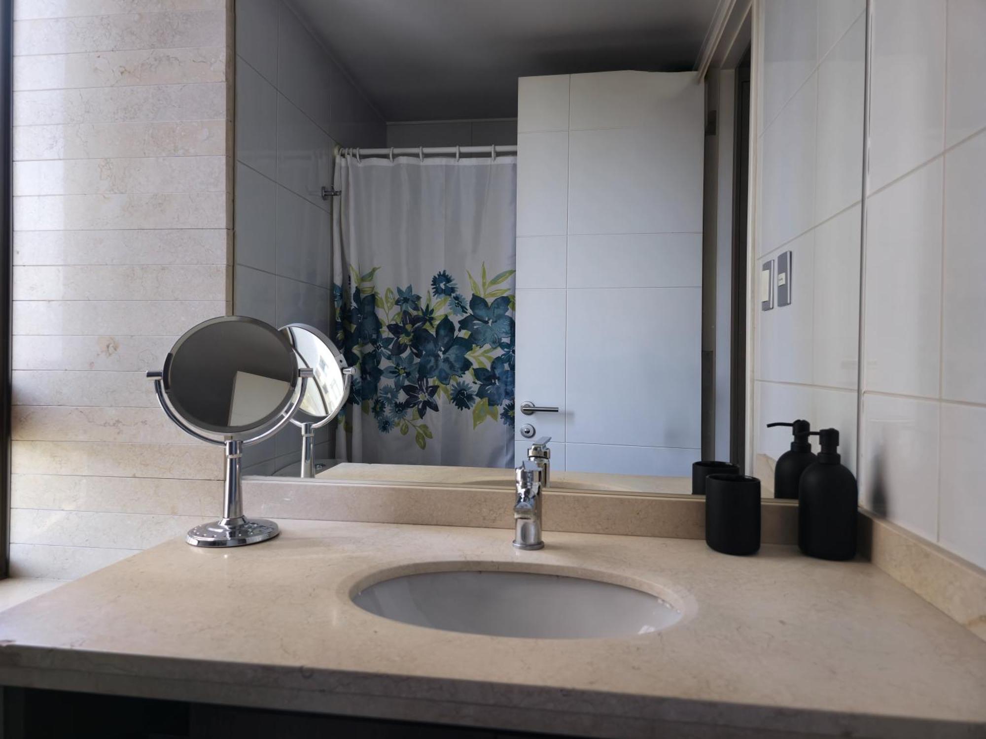 Depto Premium A Pasos Del Parque Arauco Con Aire Acondicionado Apartamento *